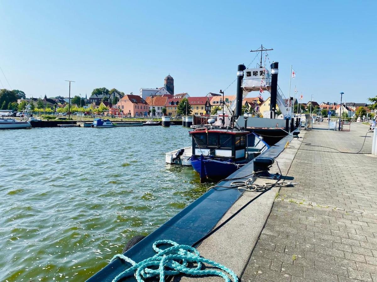 Gelbe Haus Am Hafen *